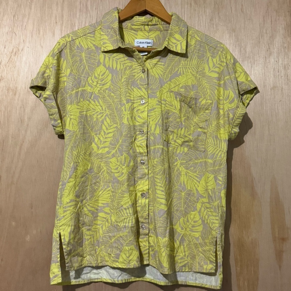 Calvin Klein Tropical Print Linen Blend Short Sleeve Button Down Shirt in Pear M